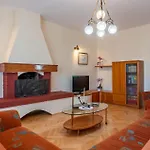 3 Bedroom Cozy In Lägenhet Zadar