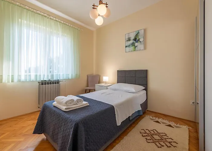 3 Bedroom Cozy In *