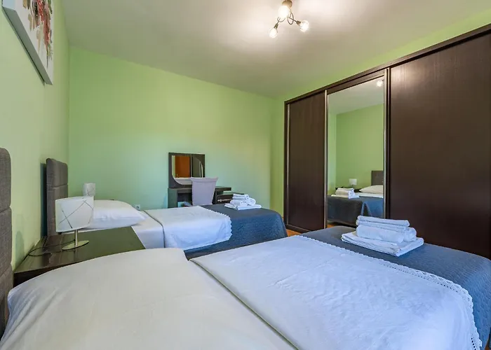 3 Bedroom Cozy In Задар