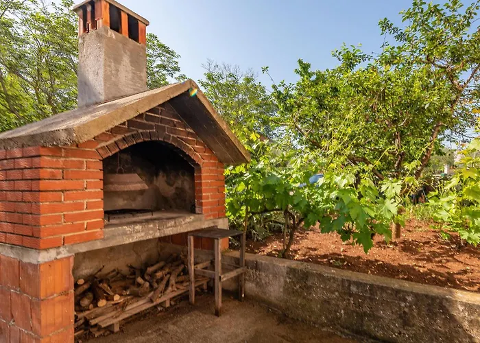 Апартаменты 3 Bedroom Cozy In