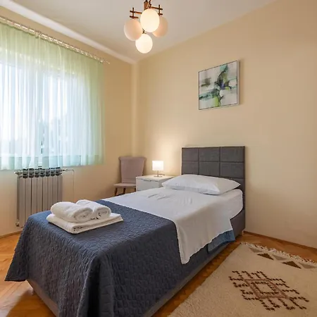 3 Bedroom Awesome In *