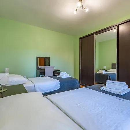 3 Bedroom Awesome In 扎达尔