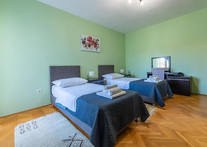 3 Bedroom Cozy In شقة