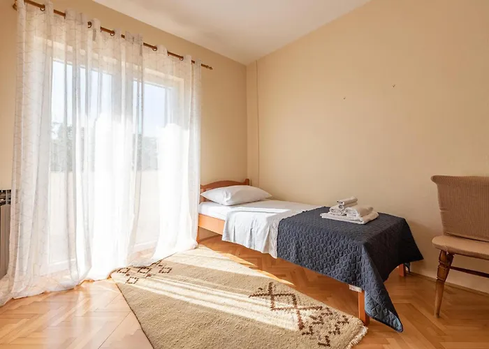 3 Bedroom Cozy In Zadar