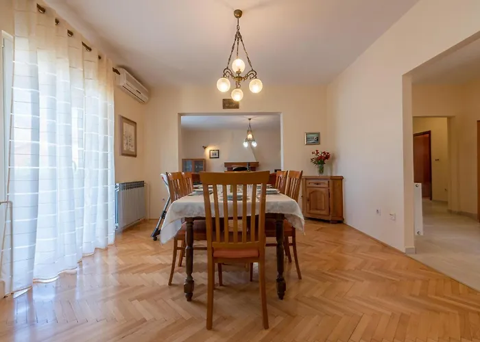 3 Bedroom Cozy In Apartmán *